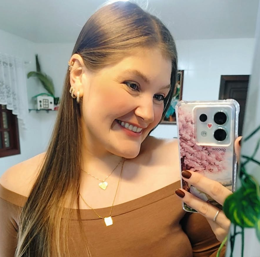 Paciente Carla B. Schlindwein na Clínica Voss Odontologia